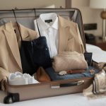 découvrez les pièces mode intemporelles à glisser dans votre valise pour composer facilement des tenues élégantes, polyvalentes et adaptées à toutes les occasions.